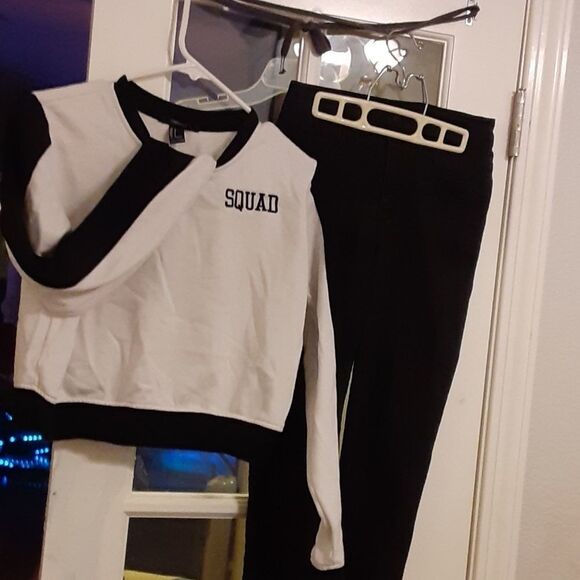Forever 21 "squad" outfit - Picture 1 of 6